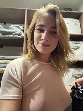 Snapshot of SugarDanger chatting on February 2, 5:17 am SugarDanger online show from February 2, 5:17 am