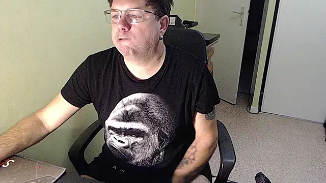 blueandwhite1 online show from November 29, 7:55 am