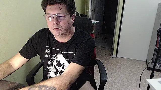 blueandwhite1 online show from December 16, 4:01 pm