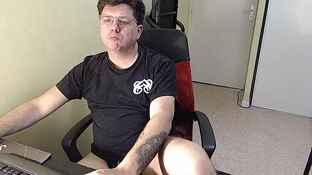 blueandwhite1 online show from January 31, 10:19 pm