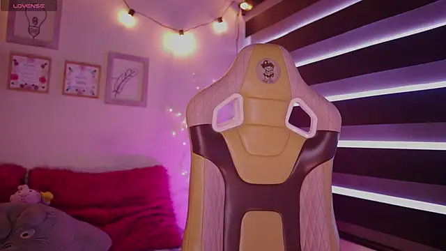  chloe moons  online show from October 3, 9:34 pm