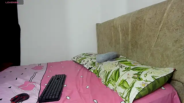 Snapshot of kinky_sexyhot chatting on September 26, 12:36 am kinky sexyhot online show from September 26, 12:36 am