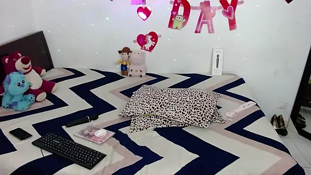 Snapshot of Zoe_small chatting on February 26, 10:14 am Zoe small online show from February 26, 10:14 am