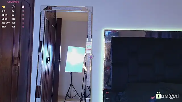 madisonwalkeeer online show from April 8, 8:31 pm