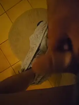 Snapshot of justeadeux chatting on November 4, 3:27 am justeadeux online show from November 4, 3:27 am