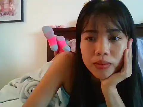 AnnewithanE online show from October 25, 3:36 am