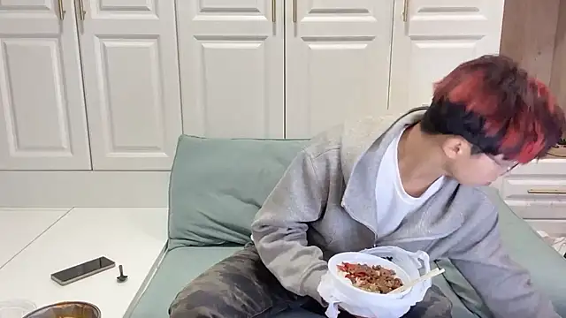 STxuguanhan online show from October 19, 12:06 pm