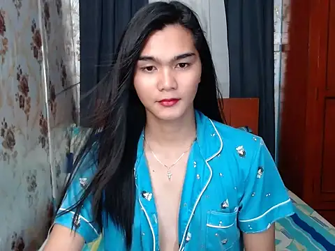 lady in moon online show from October 17, 5:43 am