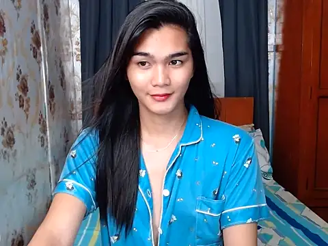 lady in moon online show from October 22, 7:52 am