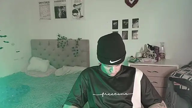 Snapshot of 2cyboy_ chatting on September 8, 7:57 pm 2cyboy online show from September 8, 7:57 pm