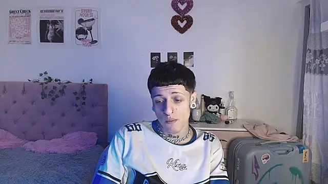 Snapshot of 2cyboy_ chatting on September 15, 9:59 pm 2cyboy online show from September 15, 9:59 pm