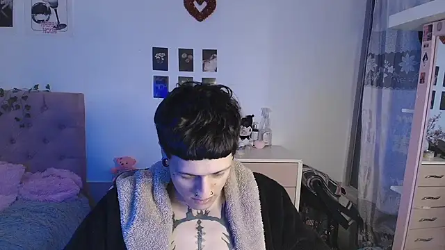 Snapshot of 2cyboy_ chatting on September 24, 9:18 pm 2cyboy online show from September 24, 9:18 pm