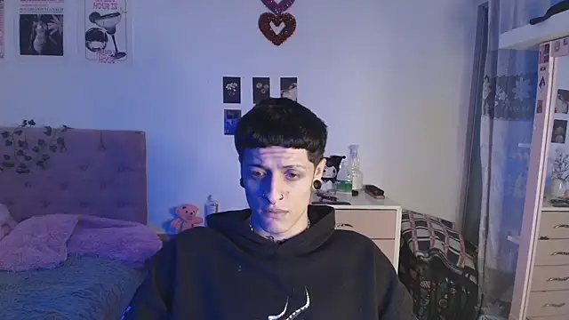 Snapshot of 2cyboy_ chatting on October 1, 8:37 pm 2cyboy online show from October 1, 8:37 pm