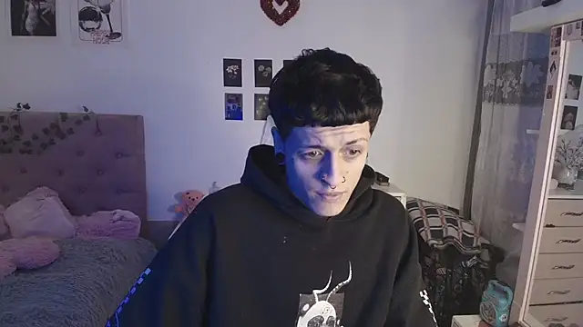 Snapshot of 2cyboy_ chatting on October 2, 7:21 pm 2cyboy online show from October 2, 7:21 pm