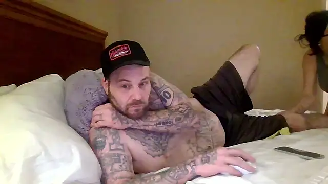 RaynLiz online show from January 18, 1:59 pm