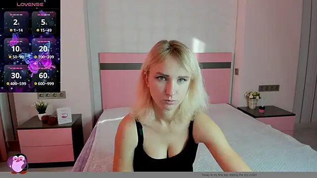 Snapshot of MeryMidnight chatting on September 19, 5:42 am MeryMidnight online show from September 19, 5:42 am