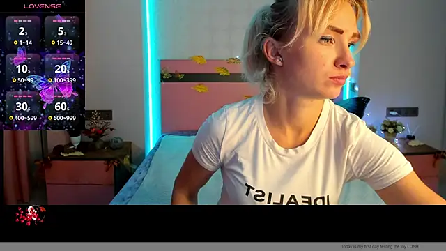 Snapshot of MeryMidnight chatting on October 9, 6:00 am MeryMidnight online show from October 9, 6:00 am