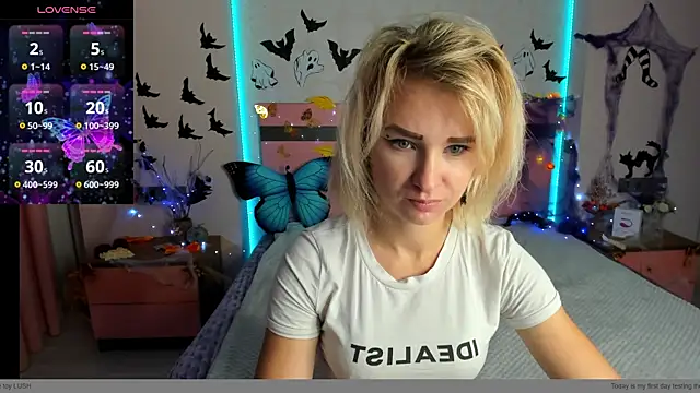 Snapshot of MeryMidnight chatting on October 20, 5:30 am MeryMidnight online show from October 20, 5:30 am