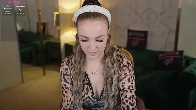 Snapshot of Ella_054 chatting on October 30, 6:19 pm Ella 054 online show from October 30, 6:19 pm