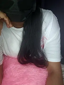 Snapshot of Telugu_sweet_couple_345 chatting on January 15, 4:55 pm Telugu sweet couple 345 online show from January 15, 4:55 pm