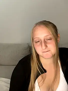 Snapshot of young_hailey chatting on September 12, 7:52 am young hailey online show from September 12, 7:52 am