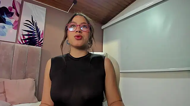Snapshot of Karoline21 chatting on October 4, 3:15 am Karoline21 online show from October 4, 3:15 am