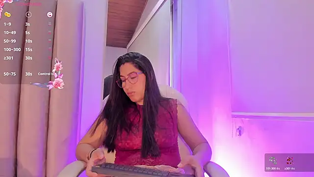 Snapshot of Karoline21 chatting on October 17, 1:03 pm Karoline21 online show from October 17, 1:03 pm