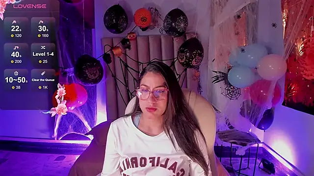 Snapshot of Karoline21 chatting on October 24, 2:08 am Karoline21 online show from October 24, 2:08 am