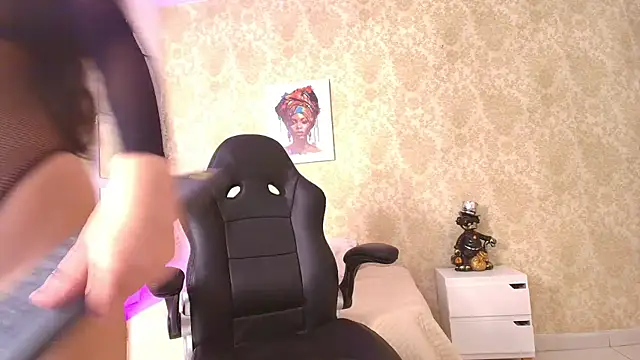 nahomi blaze56 online show from December 18, 7:20 pm