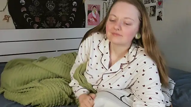 WonderConnie1 online show from September 15, 4:45 am