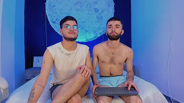 Snapshot of marcoAndMathew chatting on September 16, 12:39 pm marcoAndMathew online show from September 16, 12:39 pm