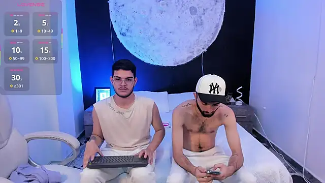 Snapshot of marcoAndMathew chatting on October 5, 12:14 pm marcoAndMathew online show from October 5, 12:14 pm