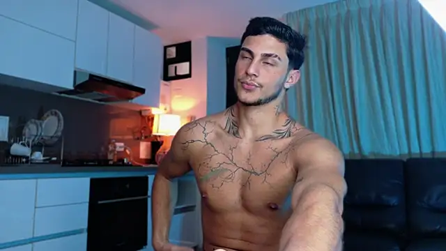 Snapshot of LeoCavalli_ chatting on October 9, 4:38 pm LeoCavalli online show from October 9, 4:38 pm