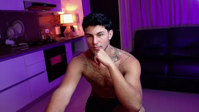 Snapshot of LeoCavalli_ chatting on October 11, 4:38 pm LeoCavalli online show from October 11, 4:38 pm