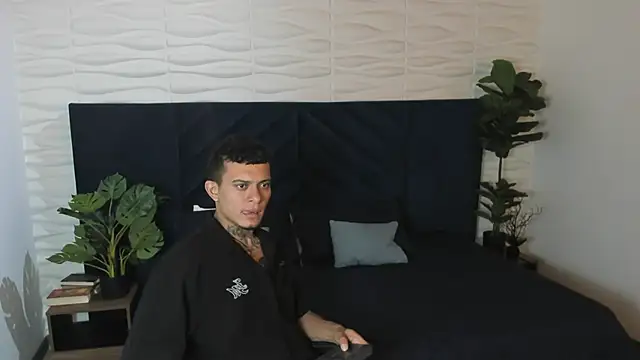 MrJustin  online show from October 4, 8:07 pm