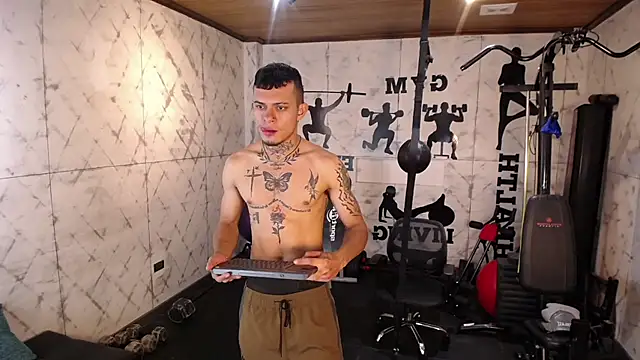 MrJustin  online show from October 18, 7:47 pm