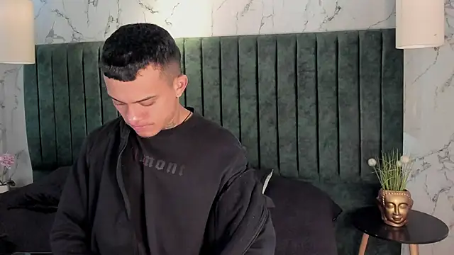 MrJustin  online show from November 9, 7:45 pm