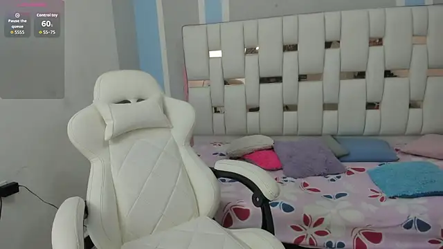 Snapshot of iamCharlotte19 chatting on November 12, 7:24 pm iamCharlotte19 online show from November 12, 7:24 pm