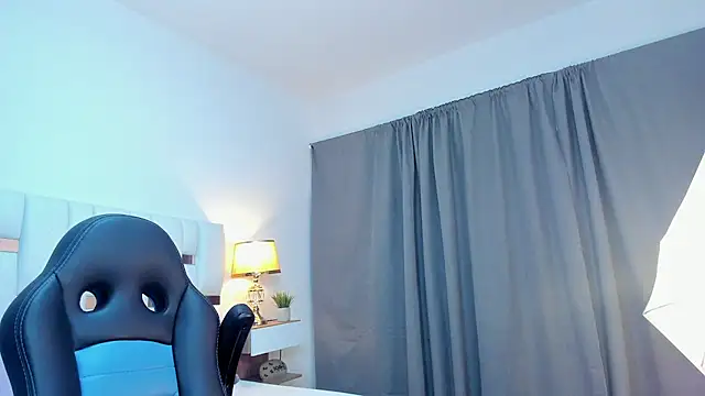 iamCharlotte19 online show from July 24, 7:45 pm