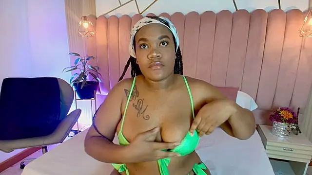 Snapshot of Chloee_Miller1 chatting on September 13, 12:49 pm Chloee Miller1 online show from September 13, 12:49 pm