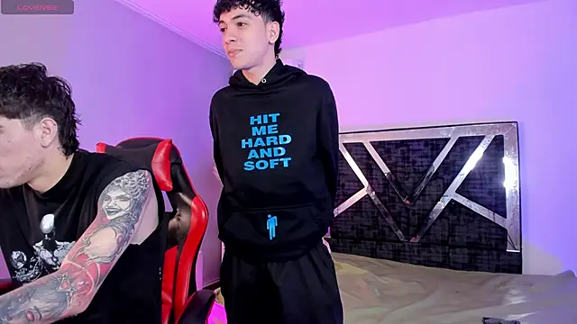 Handsomeboyss19 online show from April 21, 2:37 am