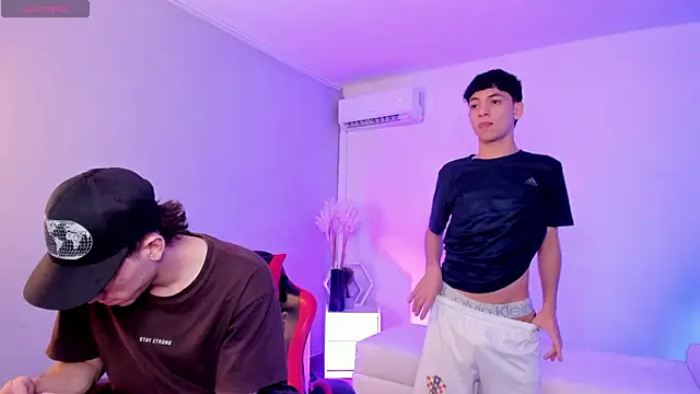 Handsomeboyss19 online show from April 22, 3:31 am