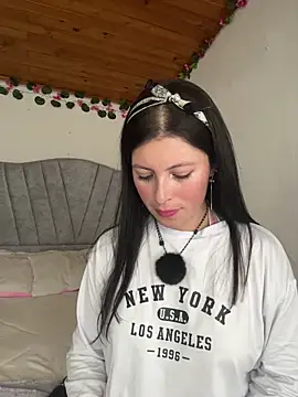 Mia salinass online show from November 29, 7:28 pm