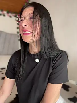 Mia salinass online show from January 13, 8:03 pm