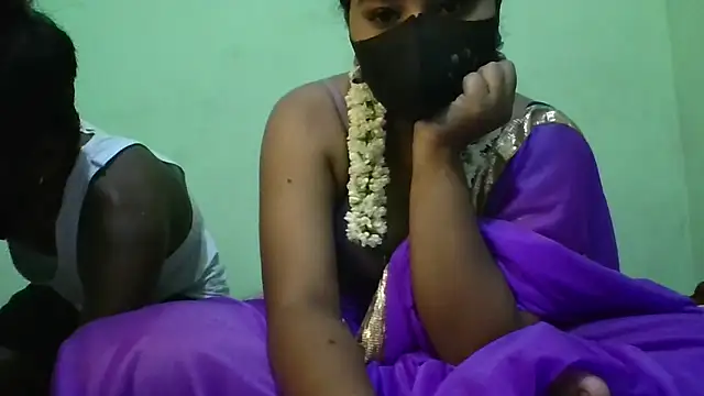 Snapshot of Shneeha_le chatting on October 7, 2:14 pm Shneeha le online show from October 7, 2:14 pm