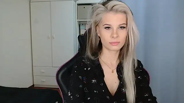 KristineGlow online show from April 7, 6:25 am