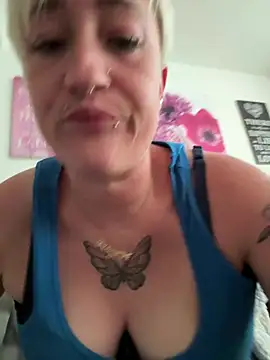 Snapshot of Rozendefotz chatting on July 3, 6:47 pm Rozendefotz online show from July 3, 6:47 pm
