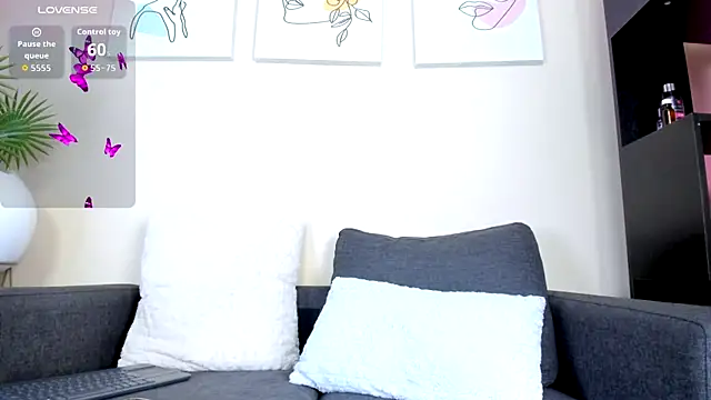 Snapshot of AlanaFox-x chatting on September 17, 11:56 am AlanaFox-x online show from September 17, 11:56 am