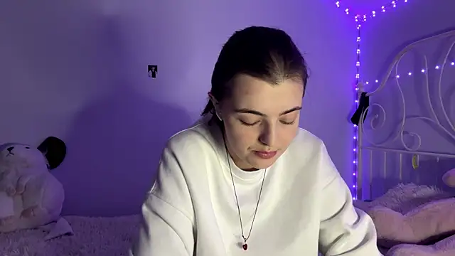 HoneyMist online show from November 10, 4:17 pm