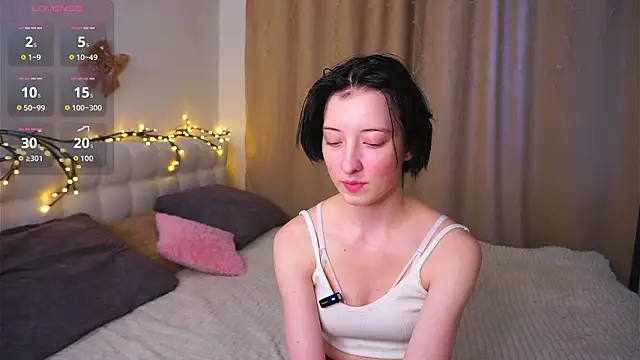 JuanaFriesz online show from January 18, 9:35 am